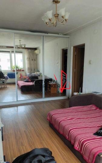 Basarabia, Diham apartament 3 camere, et. 8, 70 mp, 2 bai, bl. 1980