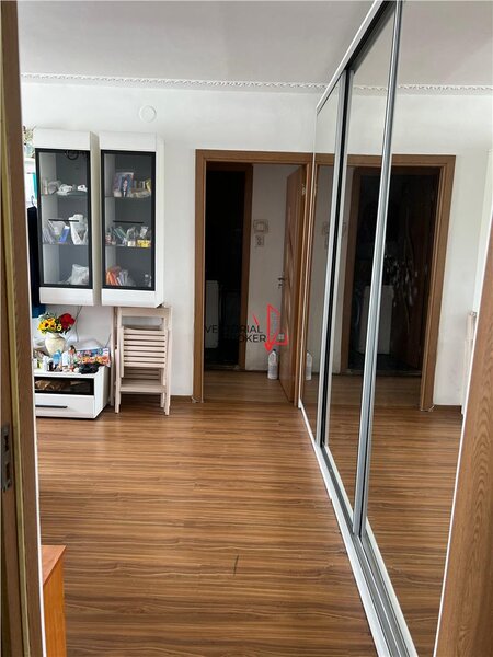 Basarabia, Diham apartament 3 camere, et. 8, 70 mp, 2 bai, bl. 1980