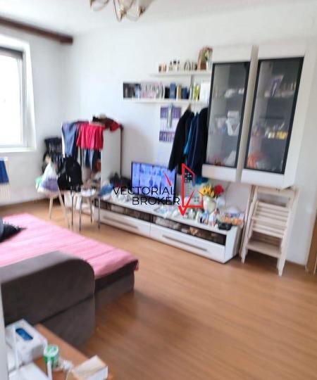 Basarabia, Diham apartament 3 camere, et. 8, 70 mp, 2 bai, bl. 1980