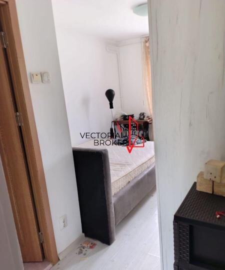 Basarabia, Diham apartament 3 camere, et. 8, 70 mp, 2 bai, bl. 1980