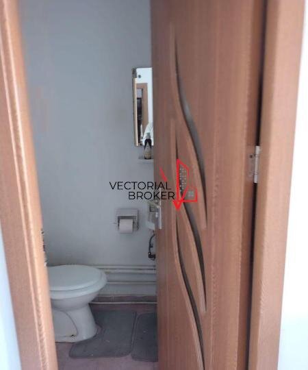 Basarabia, Diham apartament 3 camere, et. 8, 70 mp, 2 bai, bl. 1980