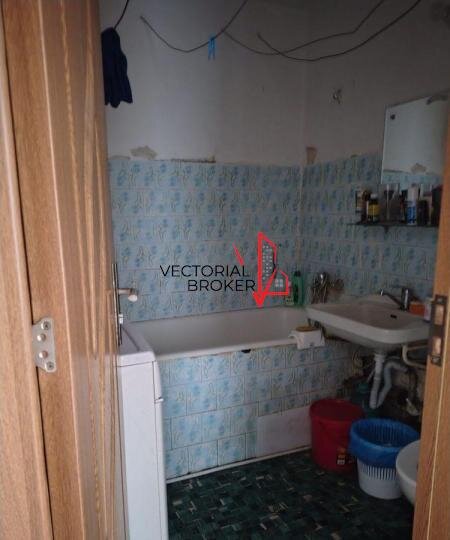Basarabia, Diham apartament 3 camere, et. 8, 70 mp, 2 bai, bl. 1980
