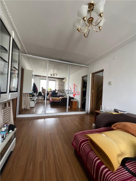 Basarabia, Diham apartament 3 camere, et. 8, 70 mp, 2 bai, bl. 1980