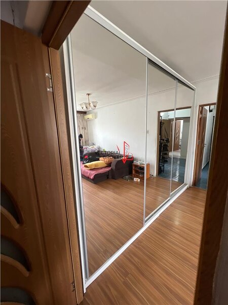 Basarabia, Diham apartament 3 camere, et. 8, 70 mp, 2 bai, bl. 1980